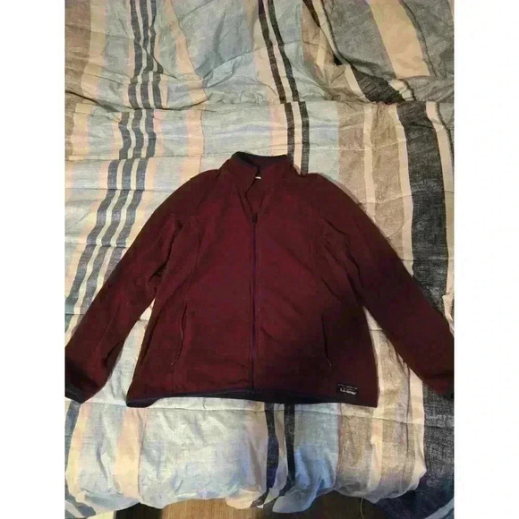 L.L.‎ Bean Burgundy Fleece - Picture 1 of 3
